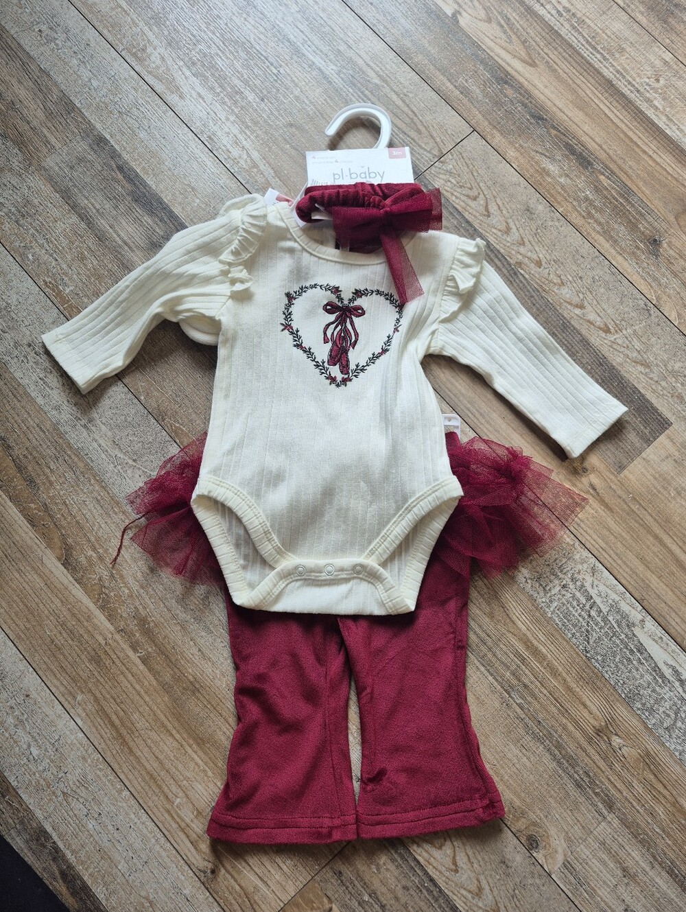 NWT Holiday 4-Piece Outfit Set